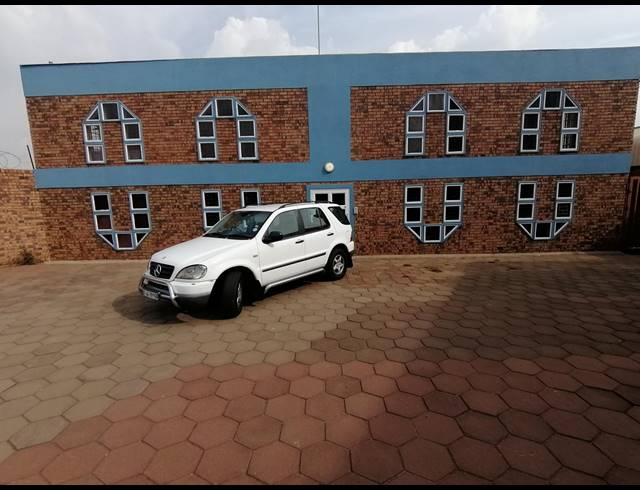 1,335M² WAREHOUSE FOR SALE IN ANDERBOLT